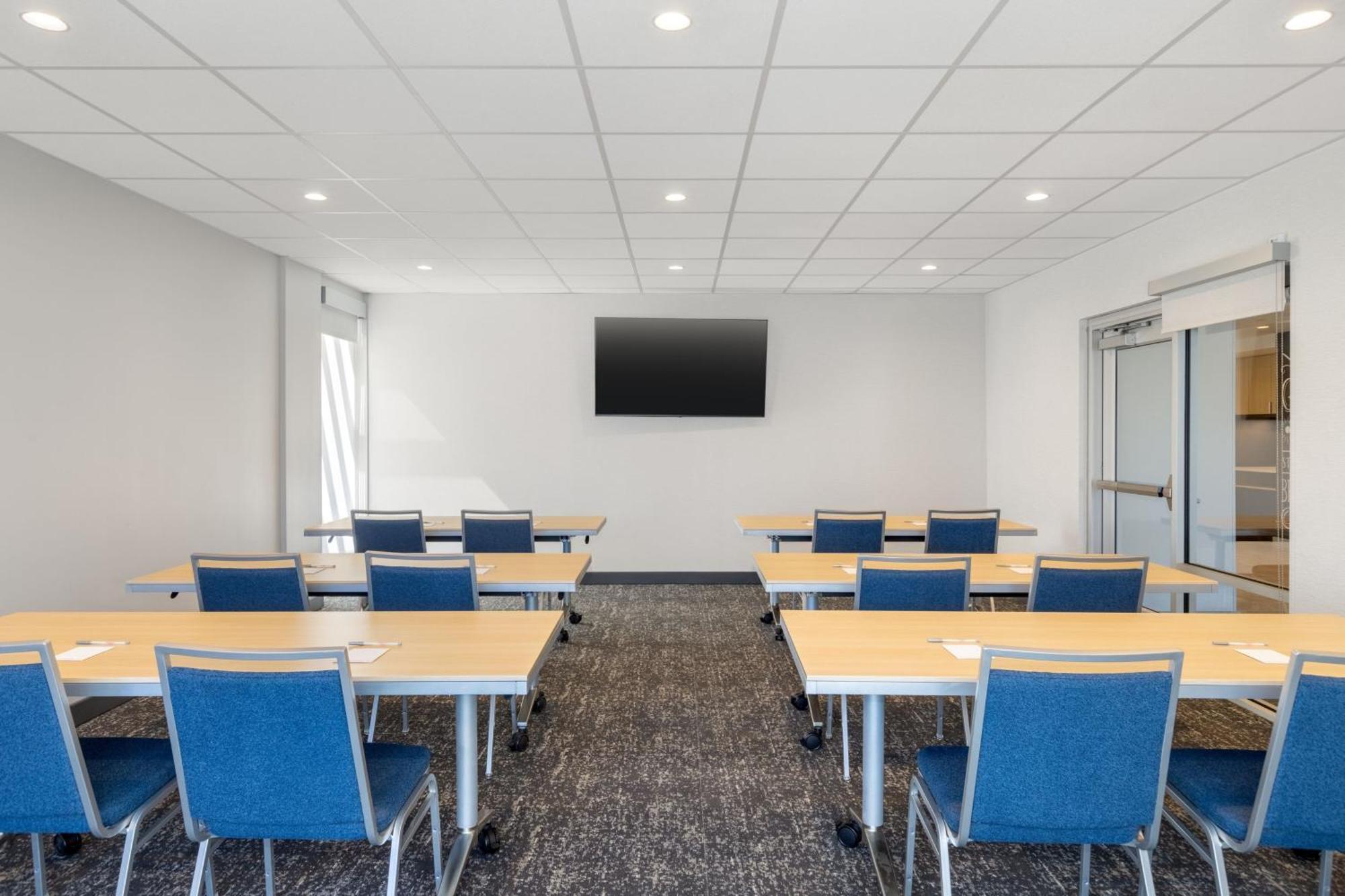 Towneplace Suites By Marriott Geneva At Spire Academy Dış mekan fotoğraf